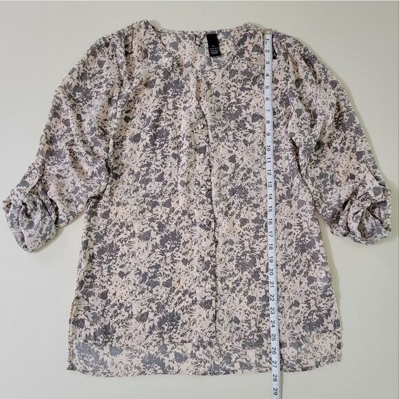 BKE Women's Long Sleeve V-Neck Button-Down Blouse - Picture 4 of 12